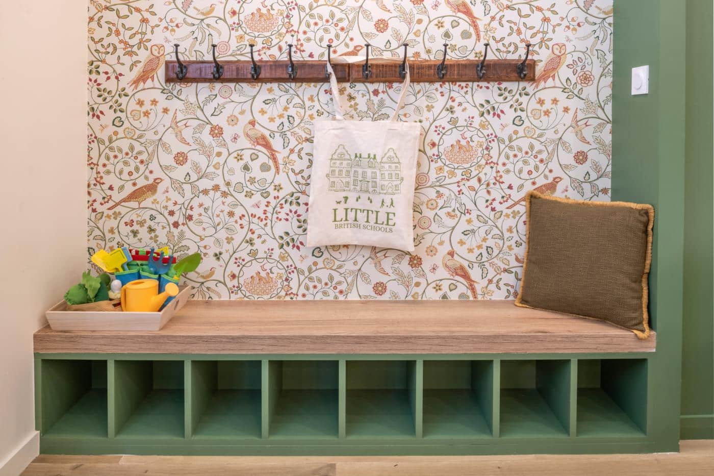 Little-British-Schools-rue-de-Levis-Slider-4
